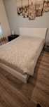 Cama de casal com colchão de molas ensacadas