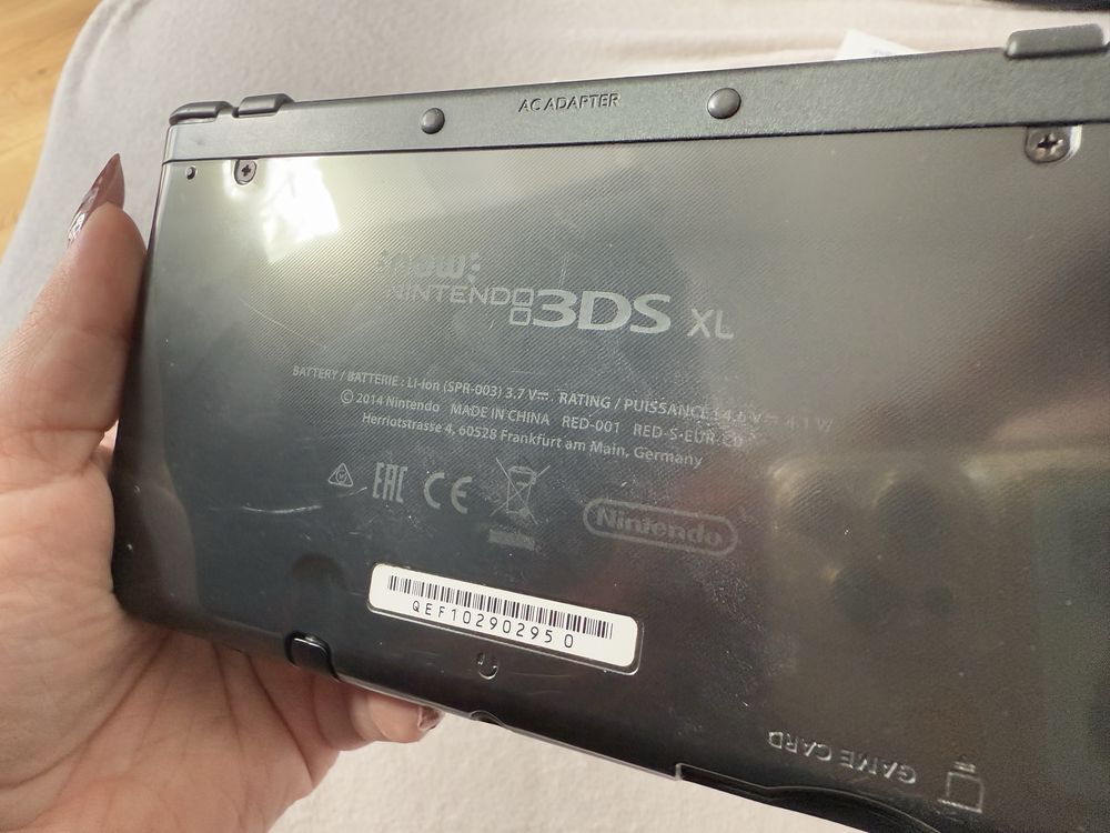 New nintendo 3DS XL z 6grami, ładowarka, rysikiem i pudełkiem