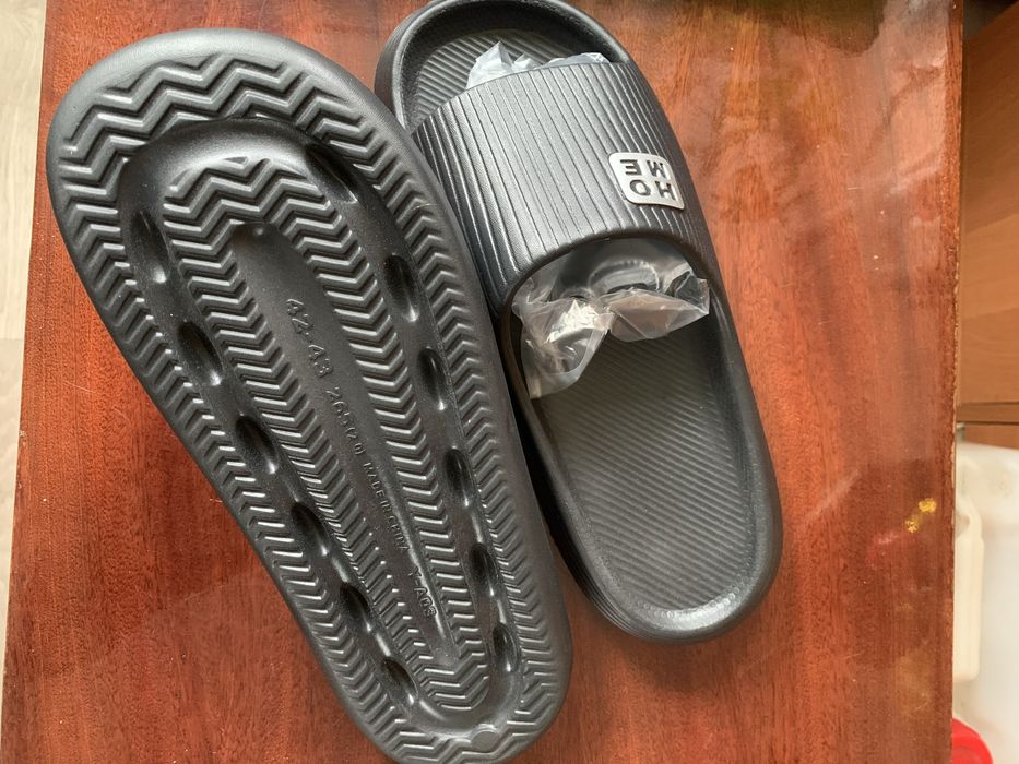 Шльопанці чоловічі (унісекс), Home