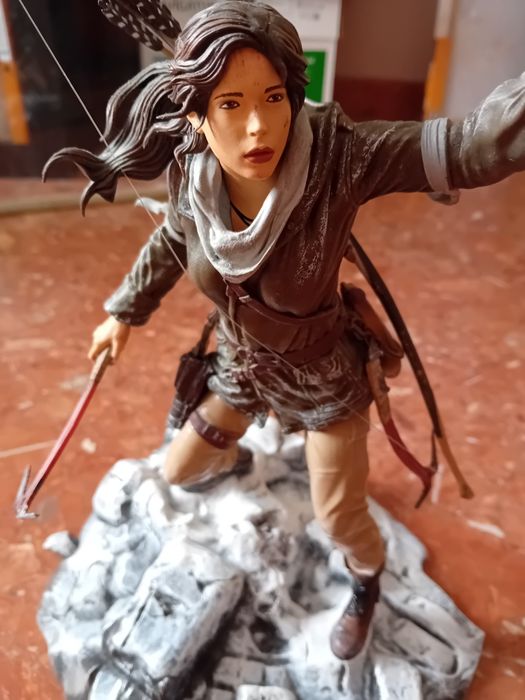 Estátua Lara Croft, edição de colecionador ps4 (sem caixa)