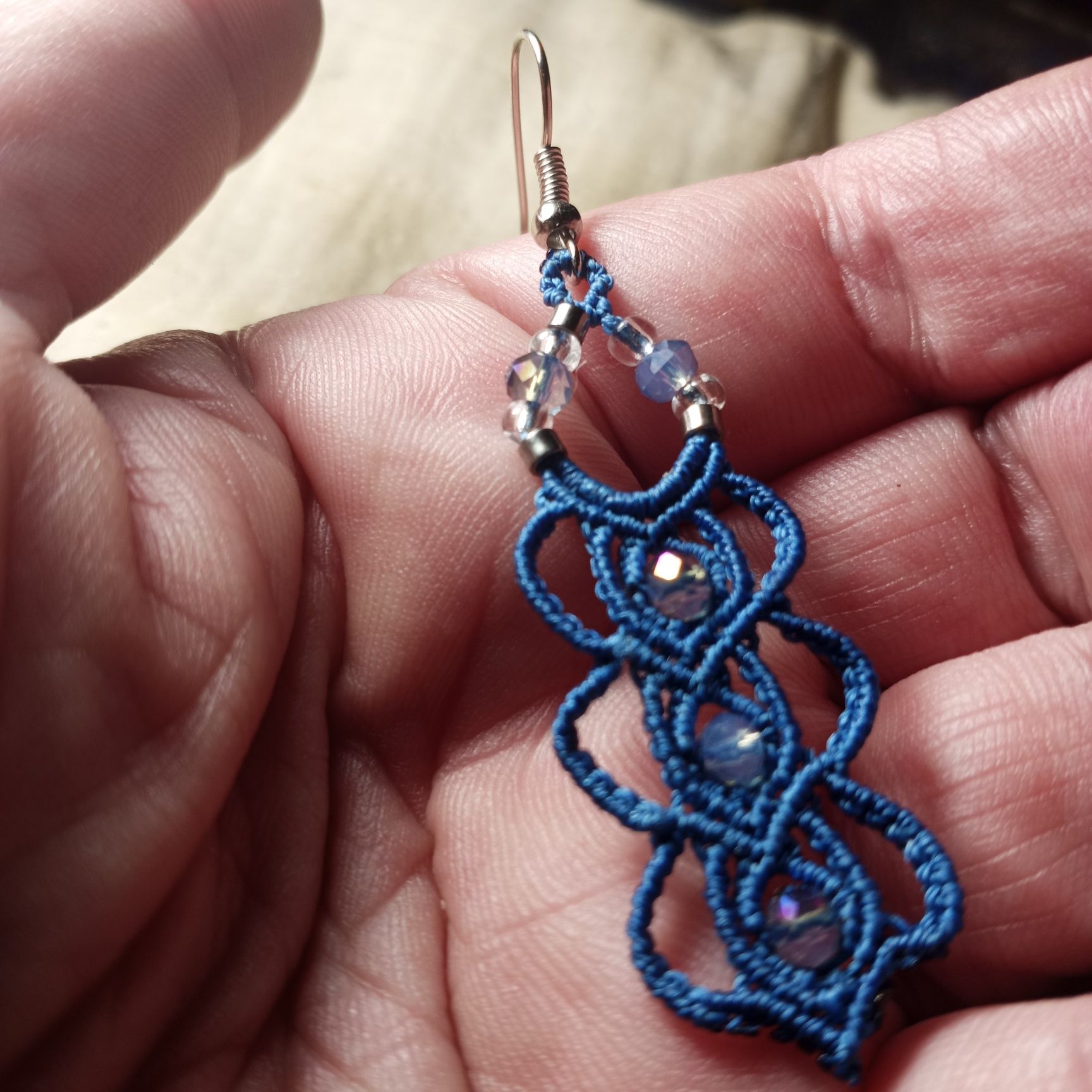 Brincos macramé.