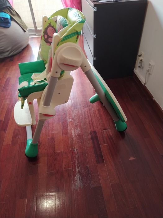 Cadeira chicco com tabuleiro