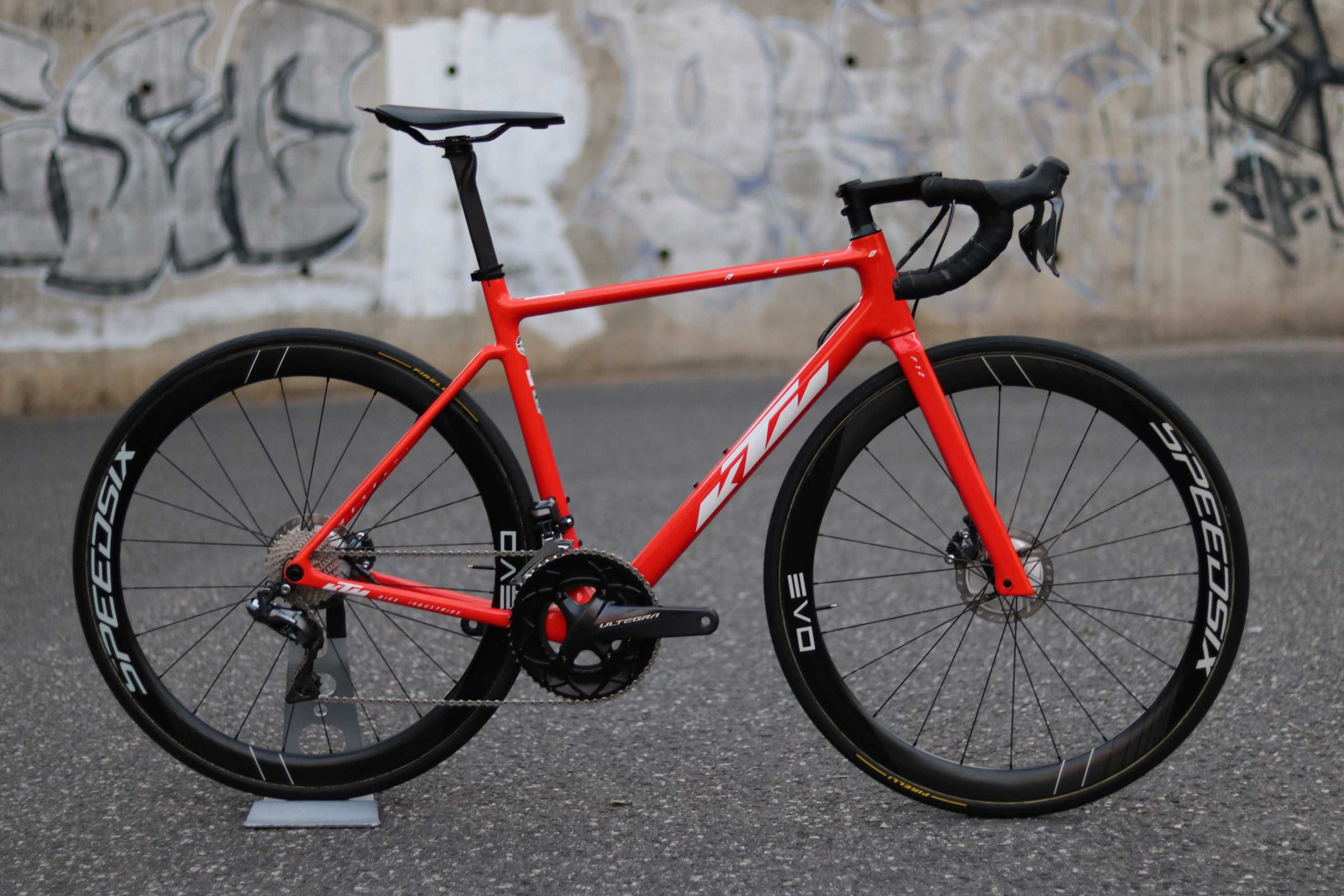 Bicicleta disco KTM Revelator Alto Master / Ultegra Di2 / Oportunidade