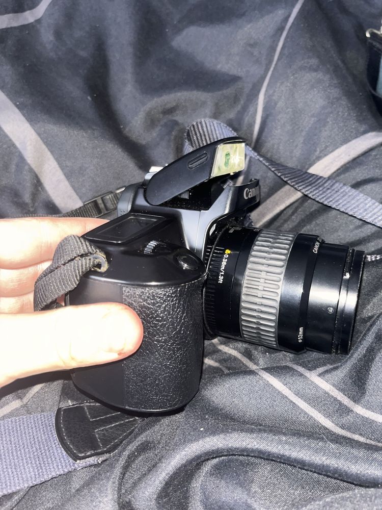 Lustrzanka Canon 1000F AOS + obiektyw i torba