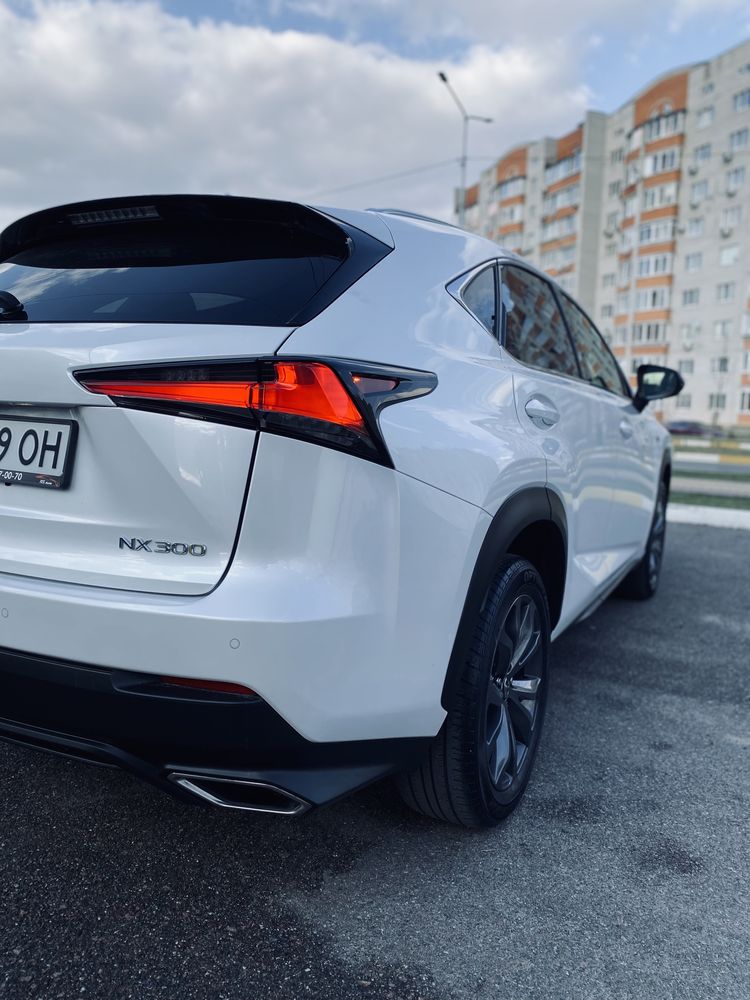 Lexus NX300 2020 год