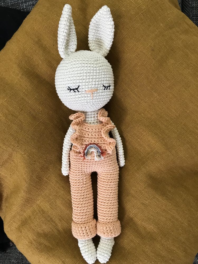 Coelhinha em amigurumi / crochet