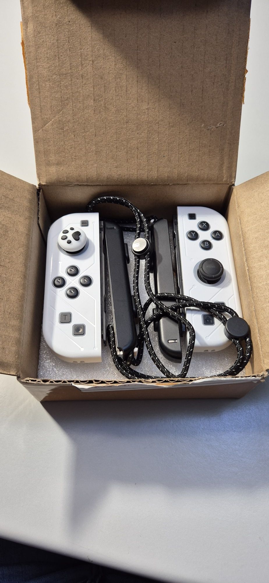 Joy-Con brancos - Comandos Nintendo Switch OLED