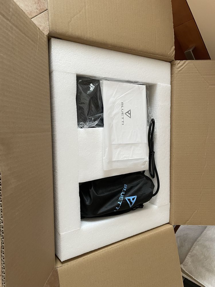 Продам свою портативну електростанцію Bluetti AC200P, 2000W/2000Wh