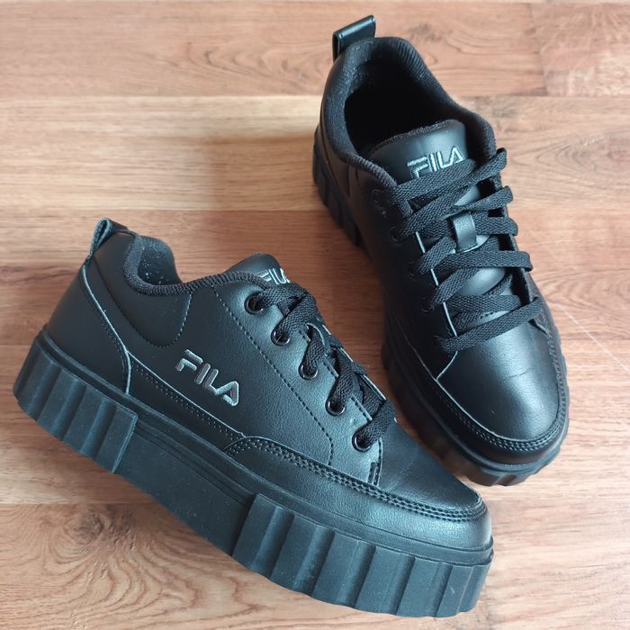 Оригінальні Fila р37.5 довжина устілки по факту  24см
ціна 699грн