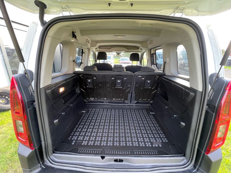 Wypożyczalnia samochodów van 5 osobowy Opel Combo Berlingo Rifter