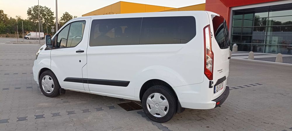 Do wynajęcia komfortowy 9 osobowy bus Ford Custom