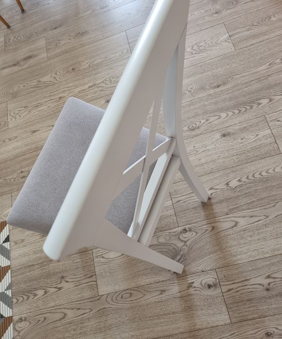 Krzesła w stylu prowansalskim 6 szt. 180 zł/szt.