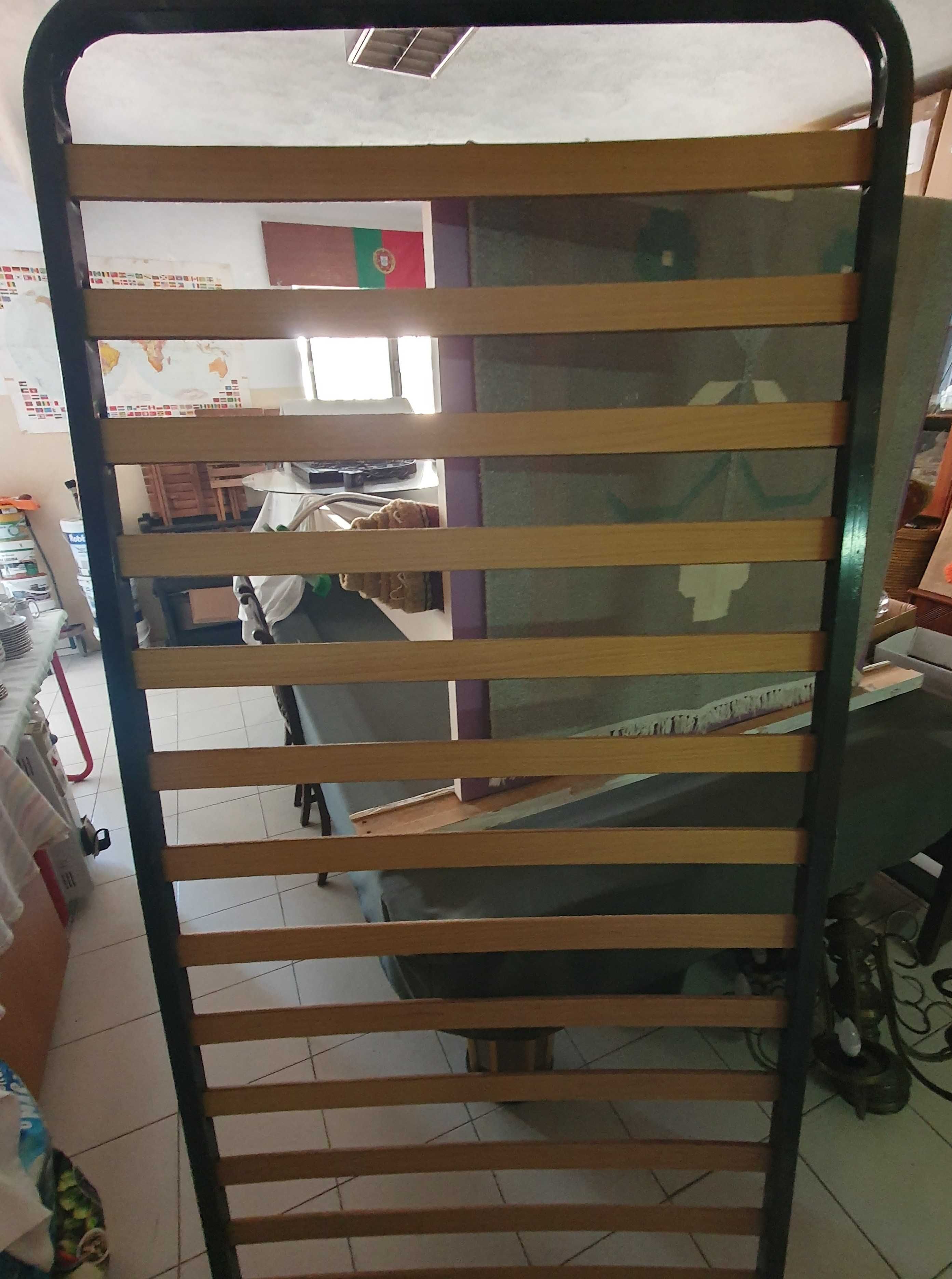 Cama com estrado, de menina, nova - Lilás