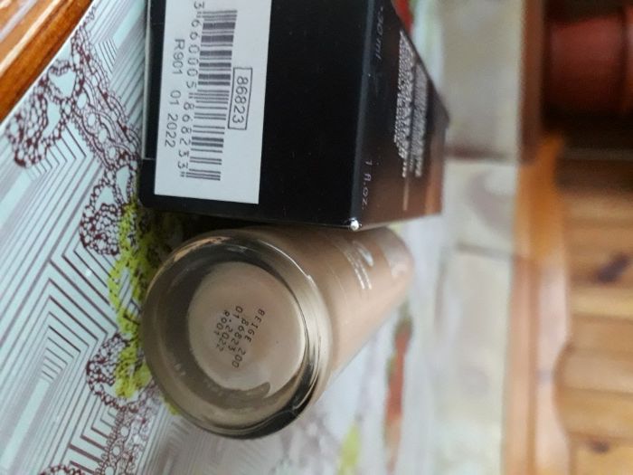 новая тональная основа "ноль недостатков" от ИВ РОШЕ беж 200