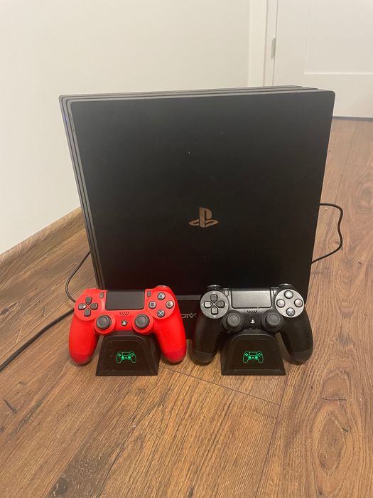 Sprzedam ps4 pro 1tb w dobrym stanie wizualnym i technicznym