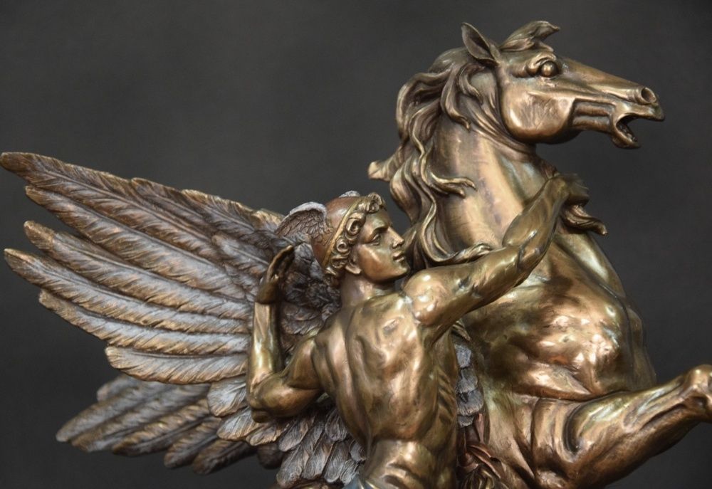 Статуэтка Персея и Пегаса с отрубленной головой горгоны Медузы