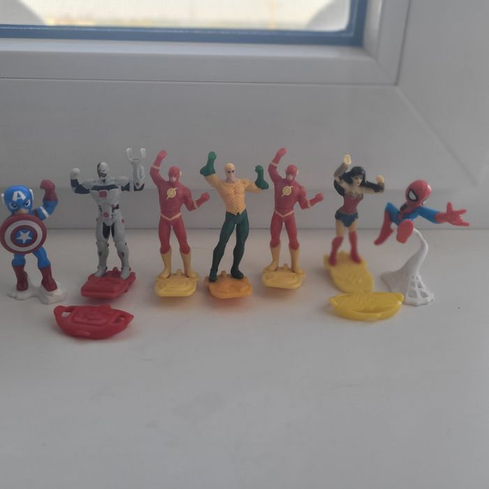 Супергерої з kinder surprise