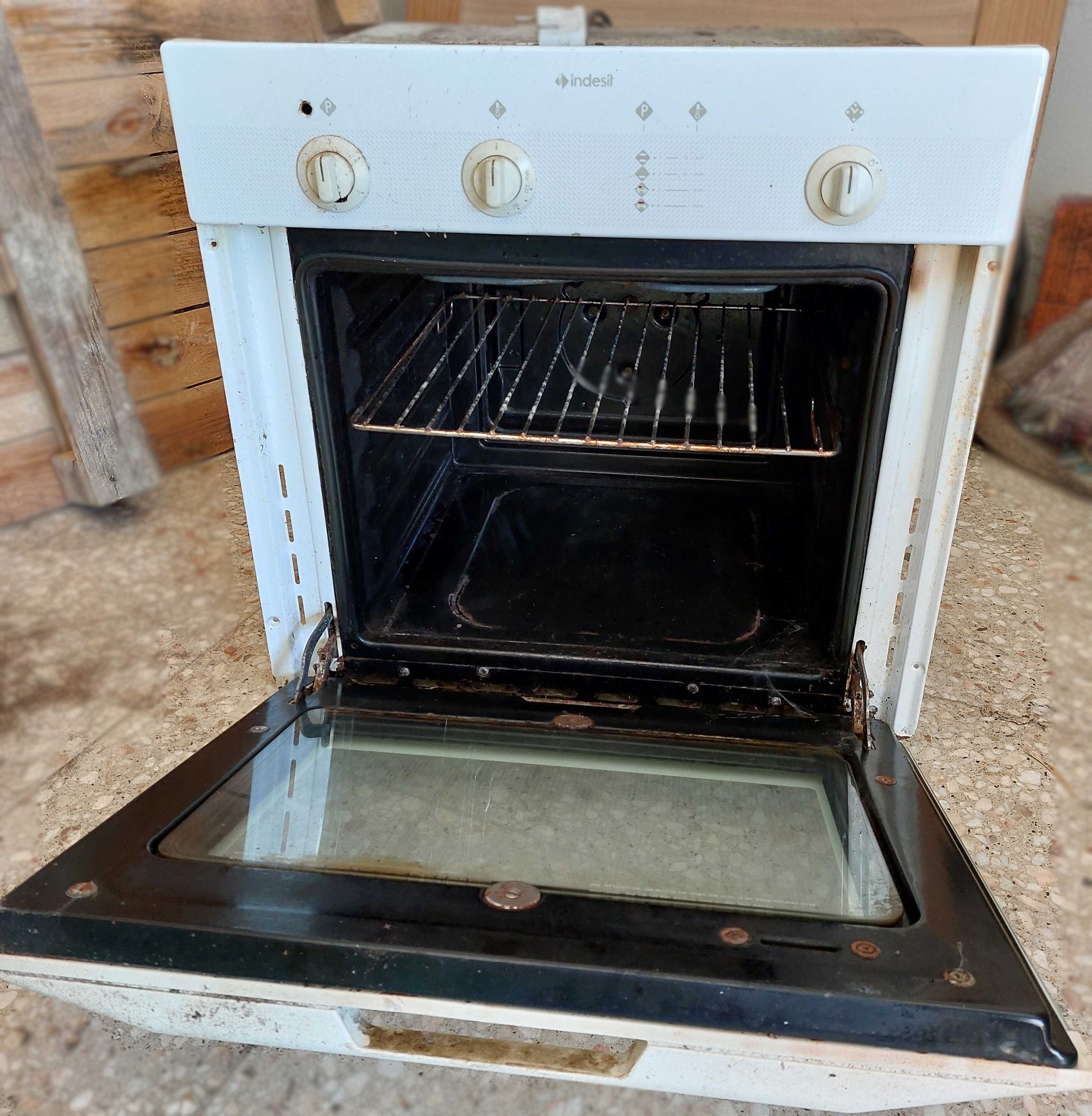 Forno Indesit velho