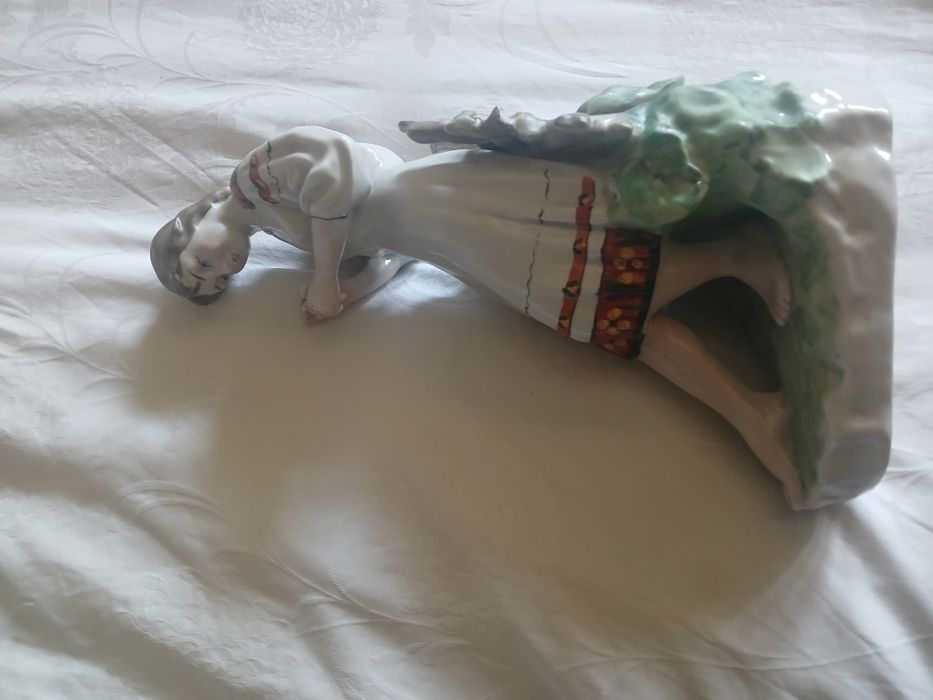 Статуєтка зромашкою девушка бу