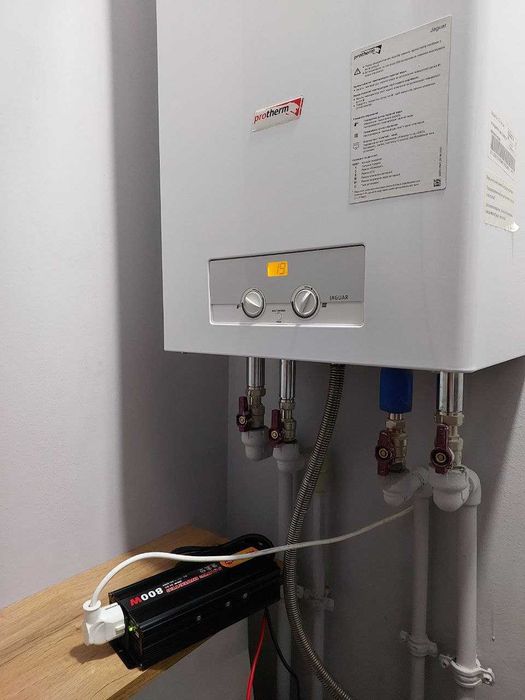 Перетворювач Інвертор PowerOne 800W із зарядкою UPS 12V220V ИБП ДБЖ