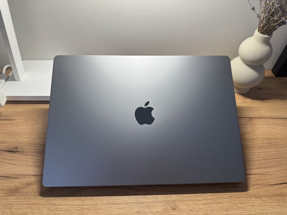MacBook Pro 16’ 2021 10/16-Core M1 Pro 32GB RAM 512GB 90%