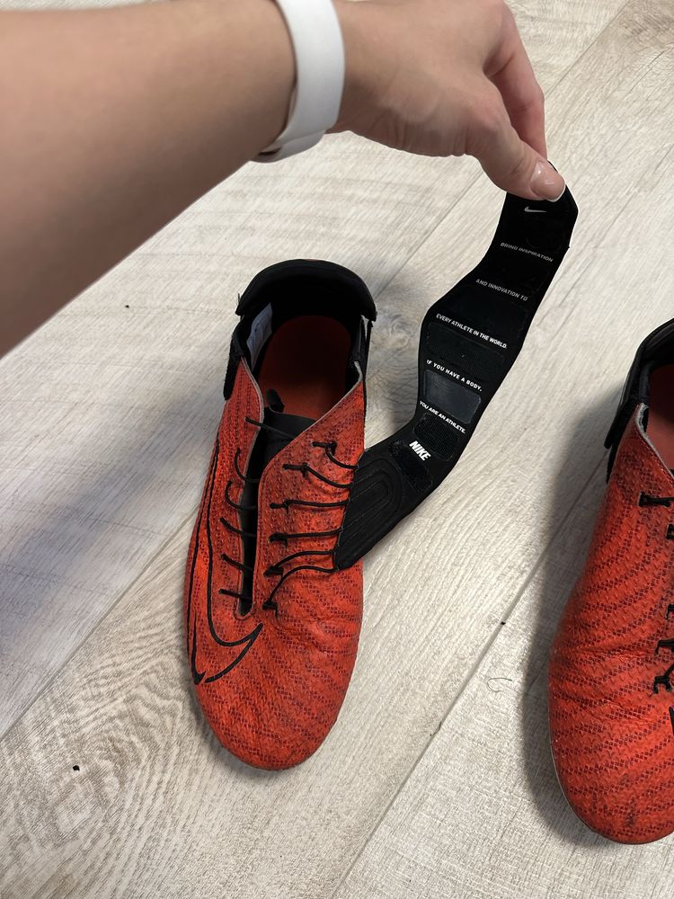 Футбольні бутси, копкі Nike