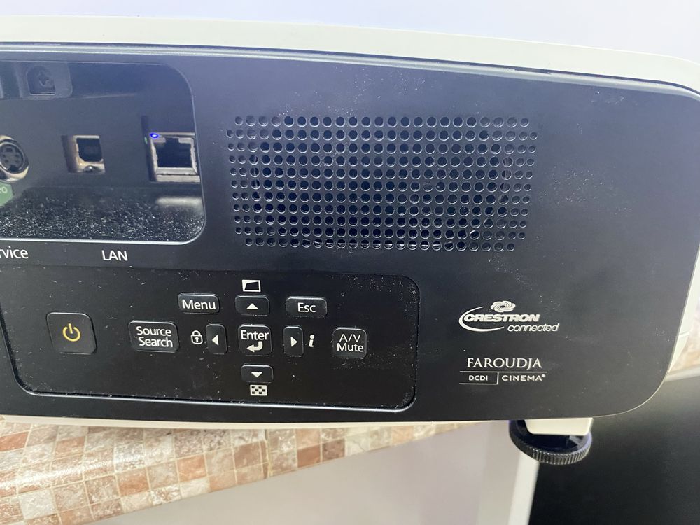 Проектор Epson EB-4750W / Вживаний / 606 годин лампи