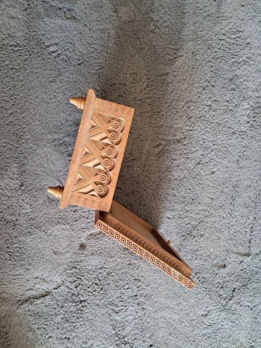 Продам дві скриньки і рамку для картини