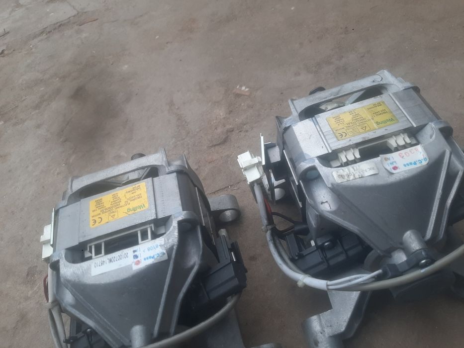 Два Мотор на стиральную машинку Индезит