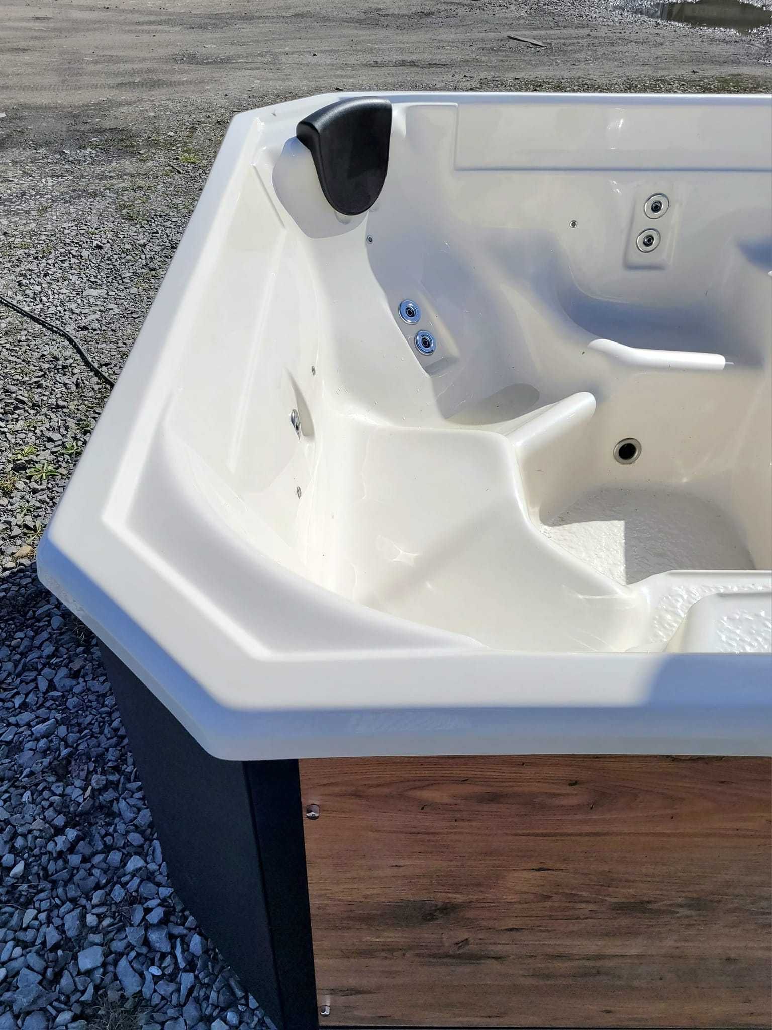 5 osobowe jacuzzi Marshall Premium piec na drewno lub grzałka, masaże