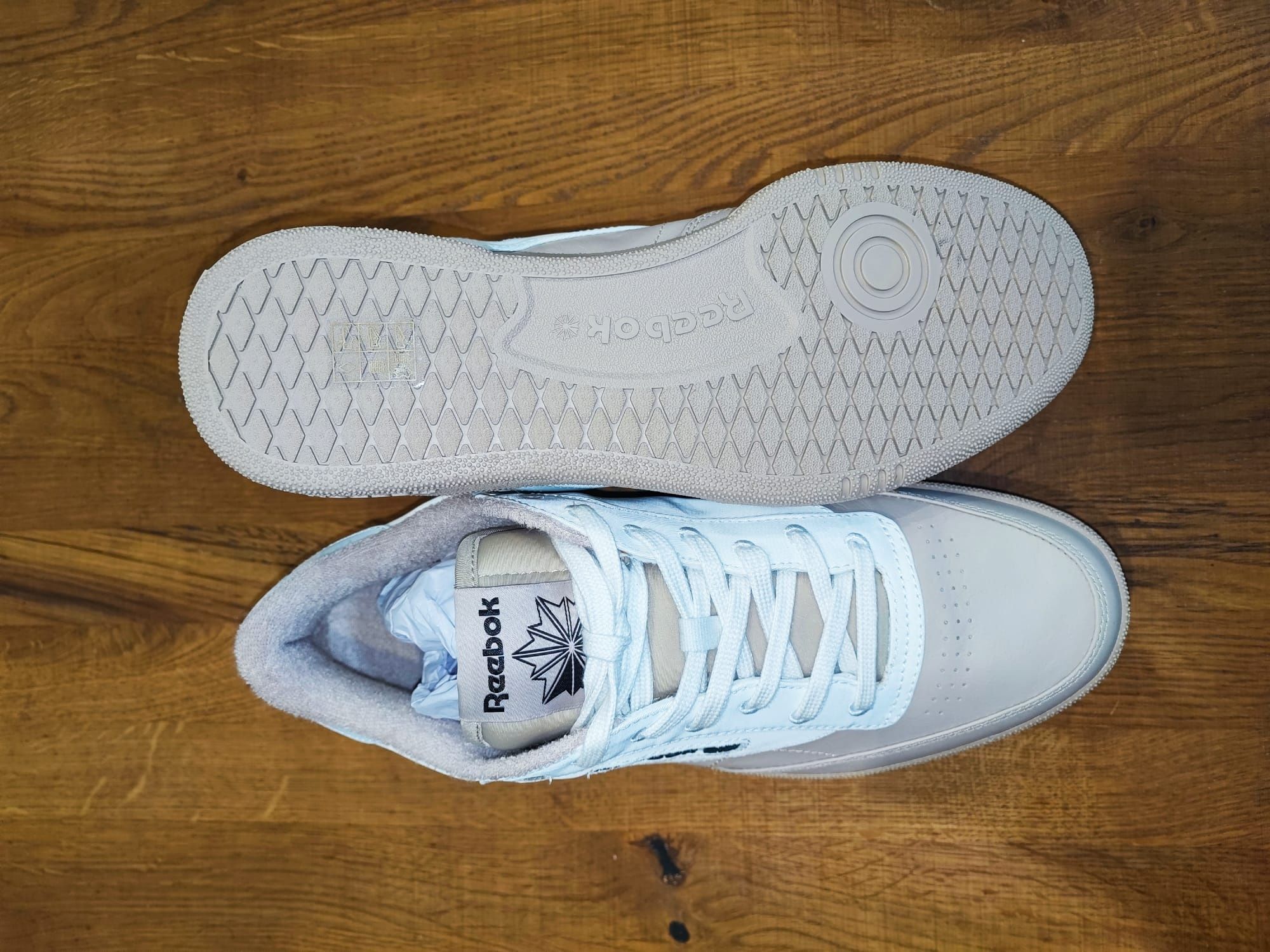 Sapatilha NOVA Reebok CLUB C bege 42.5