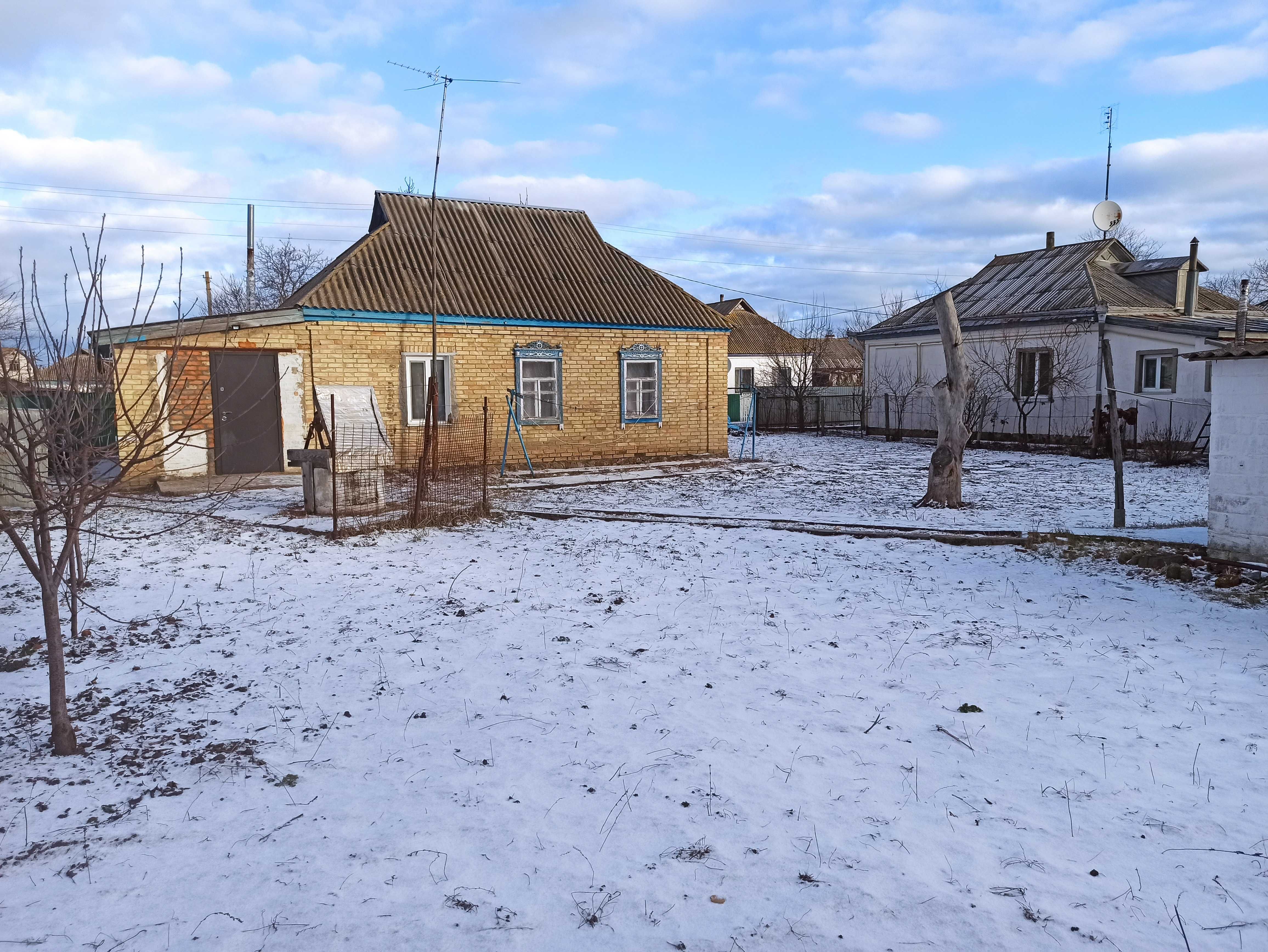 Теплий невеликий будинок з комунікаціями, каналізація, водогін.