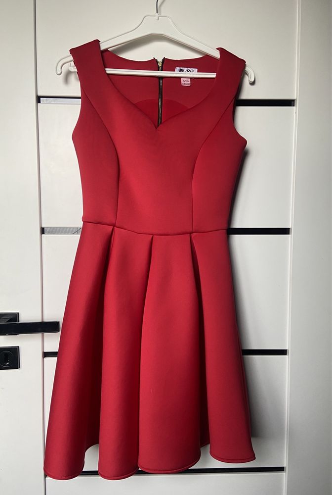 Czerwona rozkloszowana sukienka na wesele rozmiar S