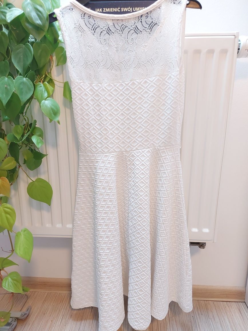 Biała sukienka z brokatem