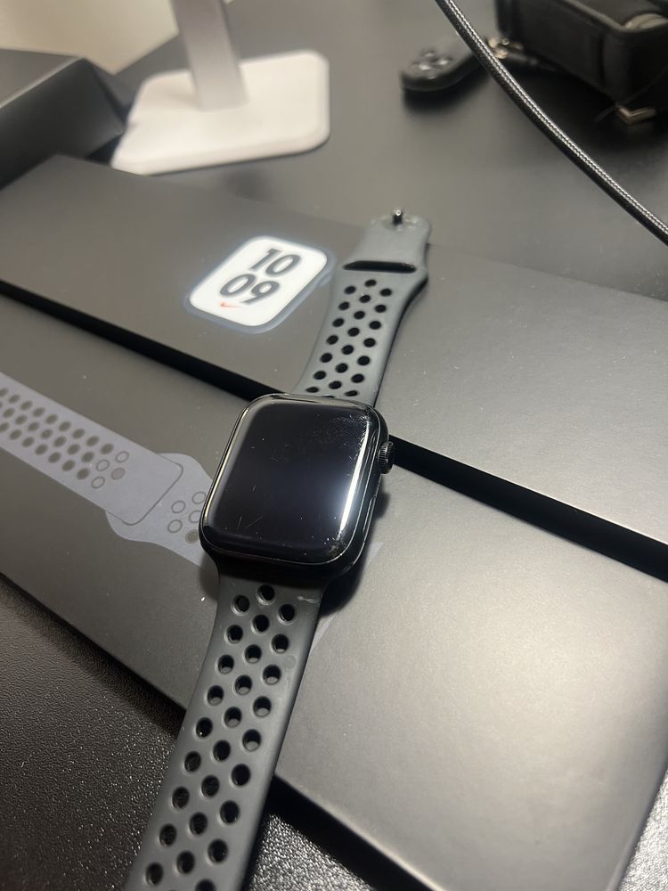Apple watch series 7 nike