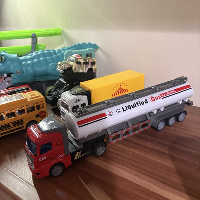 Машинки іграшки бу