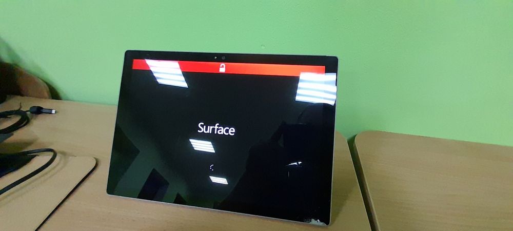 i7 6650u 8/256 Surface pro 4 1724