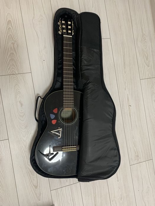 Гітара Yamaha С40 у хорошому стані +чохол, медіатори, два каподастера