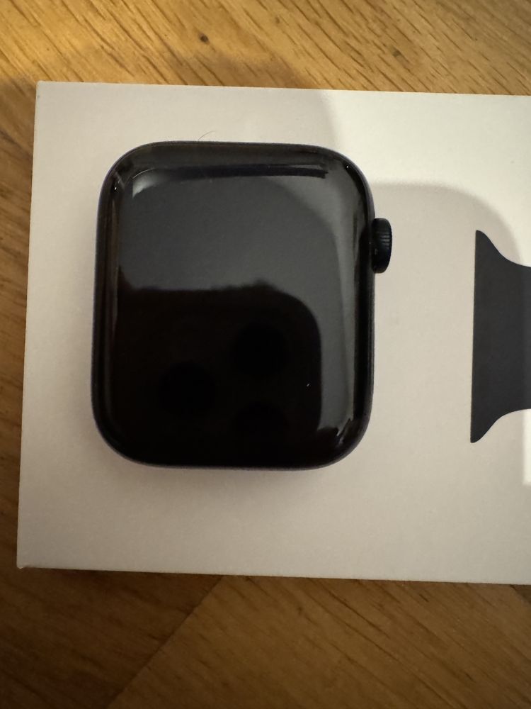Apple Watch SE Midnight Aluminium 44 MM series 9