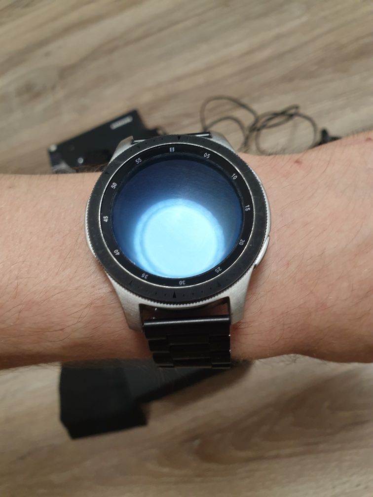 Samsung Galaxy Watch 46 mm оригинал. Полный комплект. 3 ремешка
