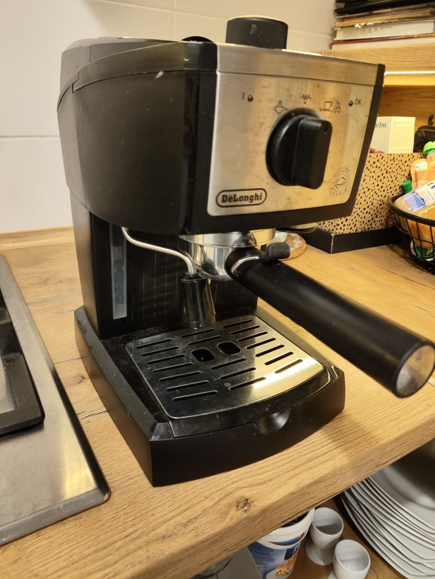 Ekspres kolbowy DeLonghi EC157