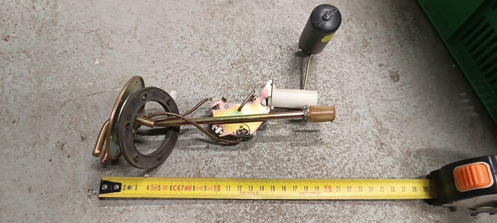 Fiat 126p oryginalny pływak zbiornika paliwa.