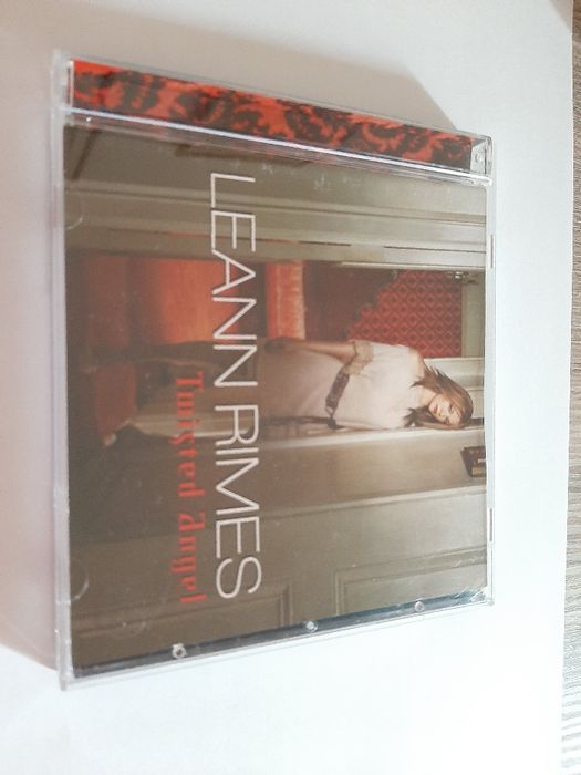 1 CD de LeAnn Rimes, album Twisted Angel