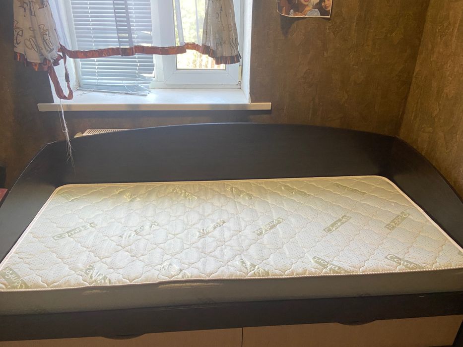 Продам кровать користувалась всього рік