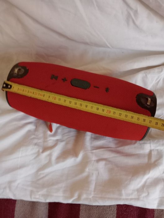 Блютуз колонка JBL состояние хорошее все работает.