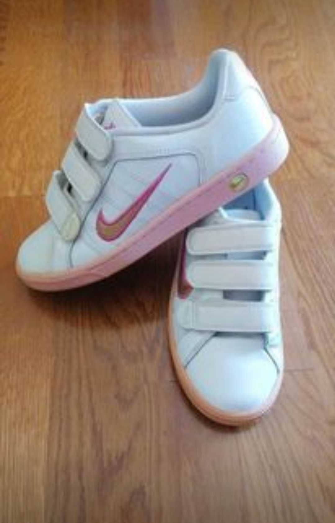 Ténis Nike tamanho 35,5