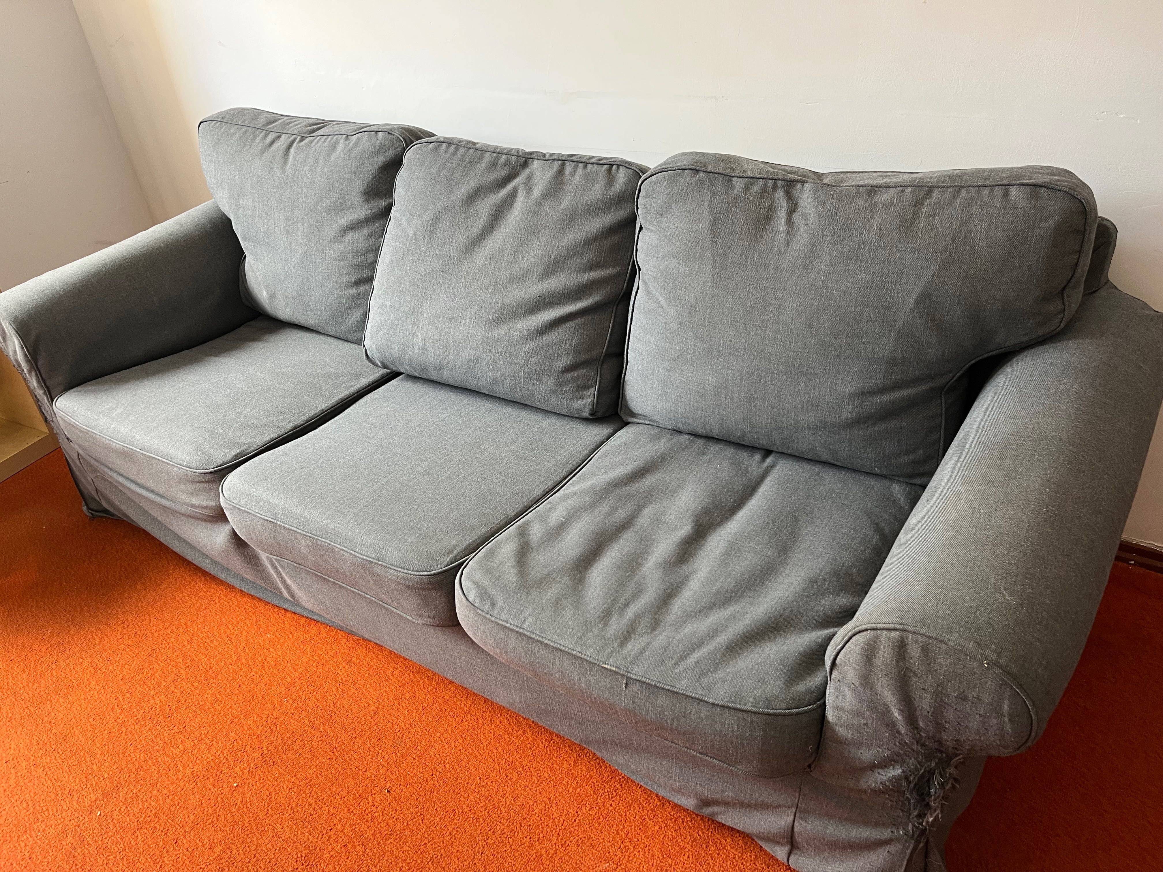 Tv, sofá, mesa com cadeiras, sofá