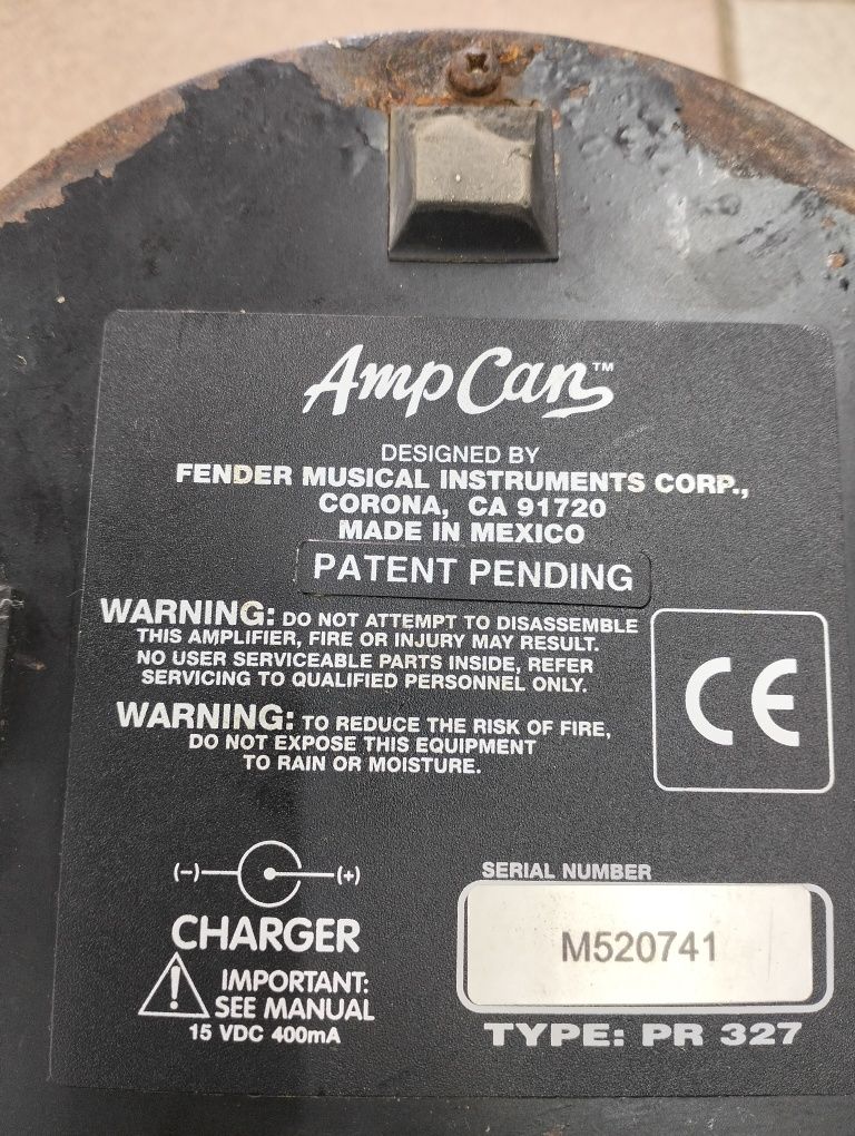 Колонка  Fender (акустичний вуличний посилювач)