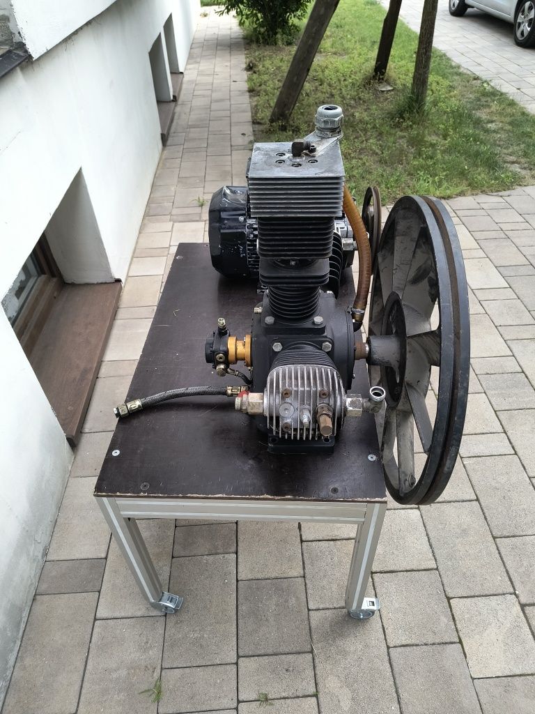 Sprężarka 11kW LW 3 tłokowa kompresor pompa pąpa powietrza agregat duz