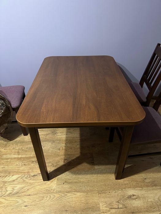 Stół rozkładany oraz krzesła